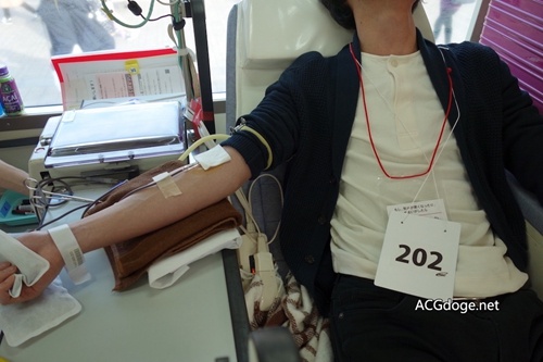 一腔热血换海报，在 C91 上献血是种怎样的体验 - ACG17.COM