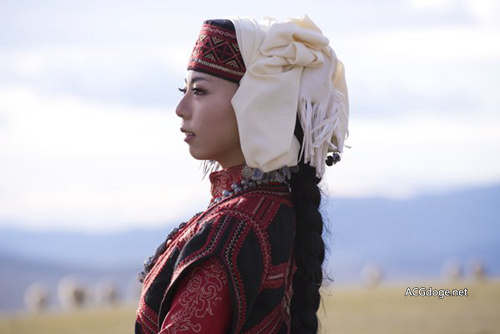 真正的 COS 魂，专访为《姊嫁物语》花费 6 年时间制作服装多次远赴蒙古的日本 COSER