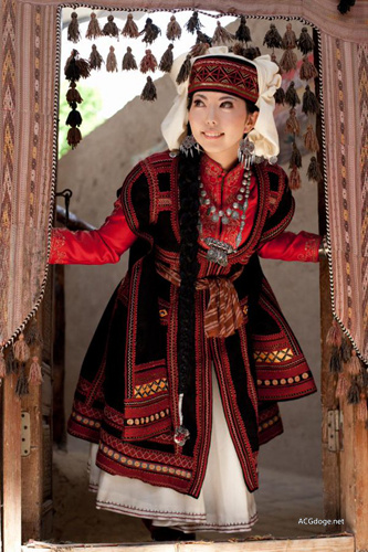 真正的 COS 魂，专访为《姊嫁物语》花费 6 年时间制作服装多次远赴蒙古的日本 COSER - ACG17.COM
